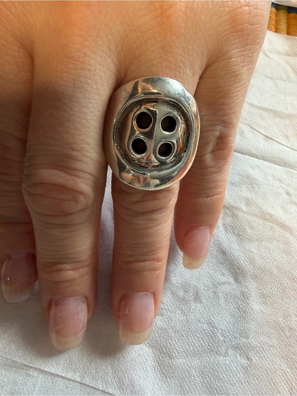 Uno de 50. Silver plated Button-Style Statement Ring - 8.5